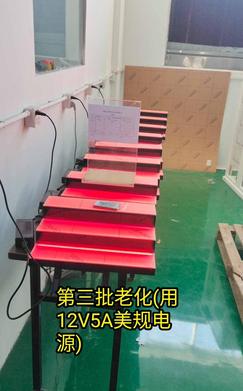 带灯的亚克力展示架，怎么解决灯带寿命短的问题，森涛亚克力是这样做的